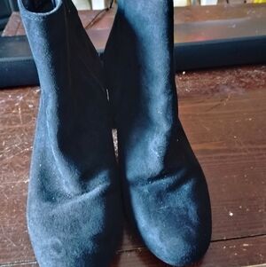 Women's Like New Rebel By Zigi Zip up Black Suede Ankle Boots 9.5